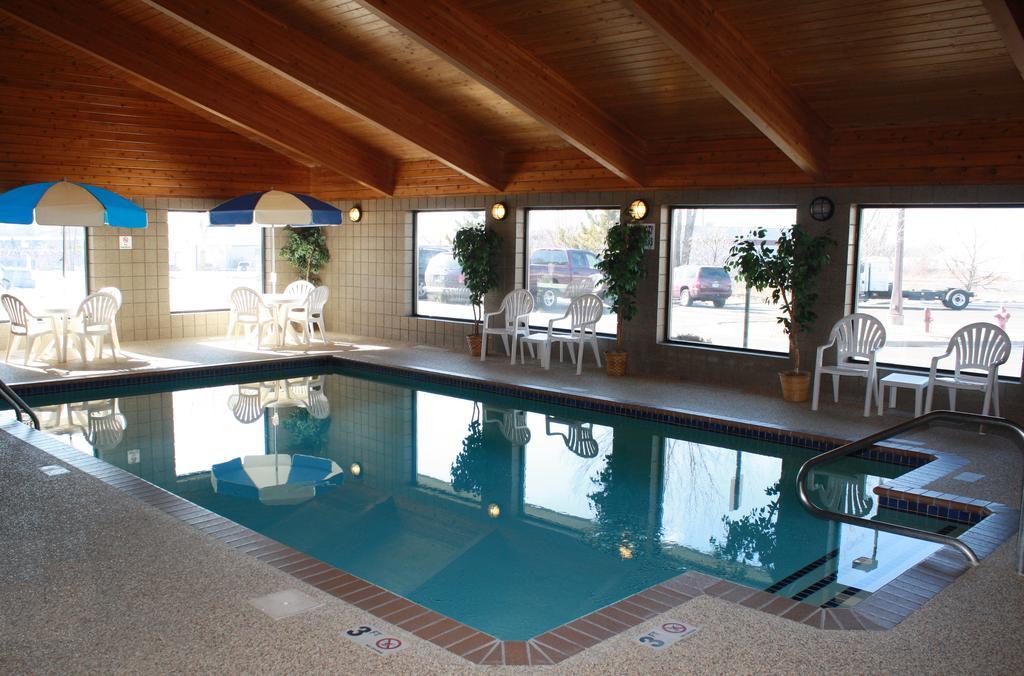 AmericInn by Wyndham Rogers Eksteriør billede