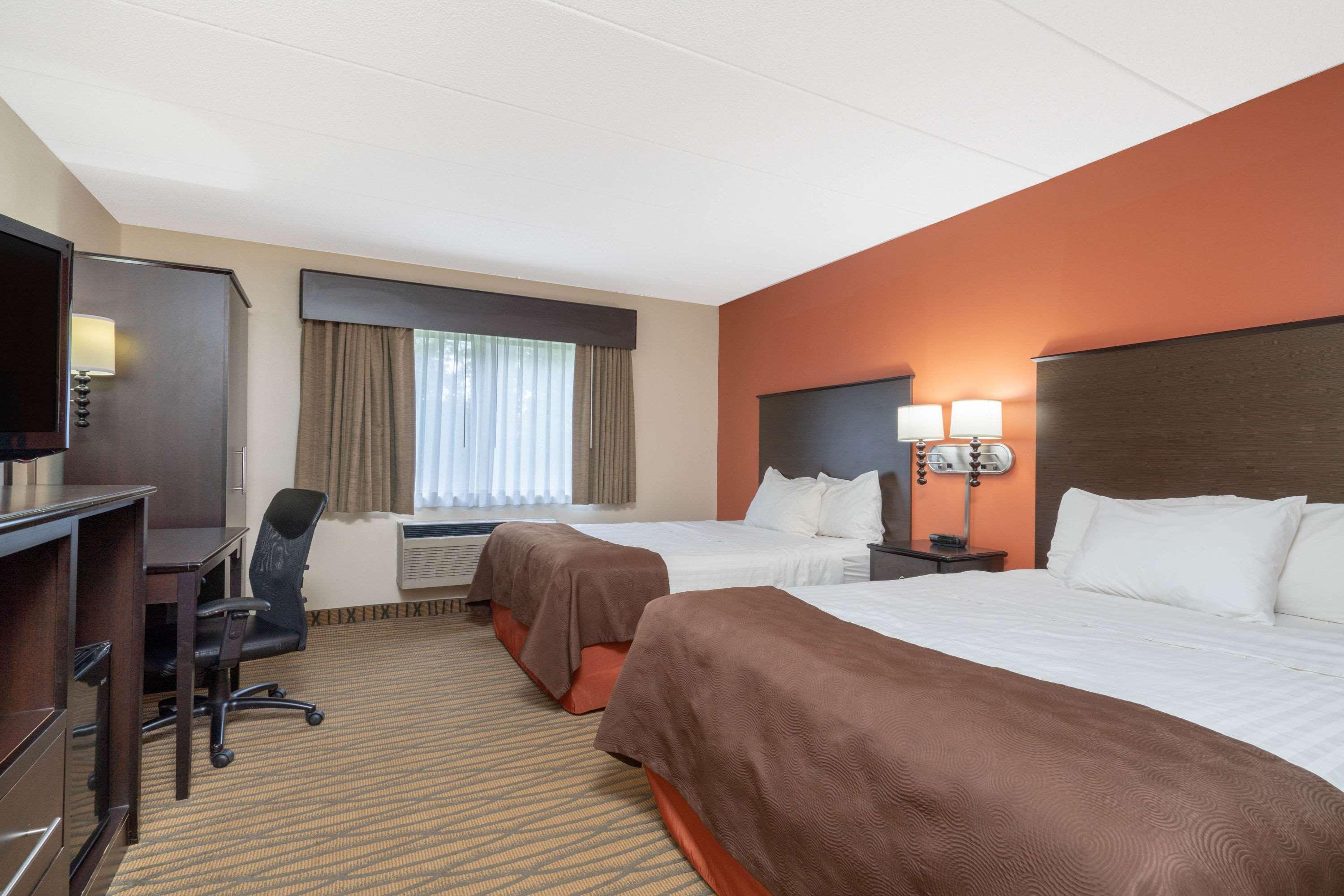 AmericInn by Wyndham Rogers Eksteriør billede