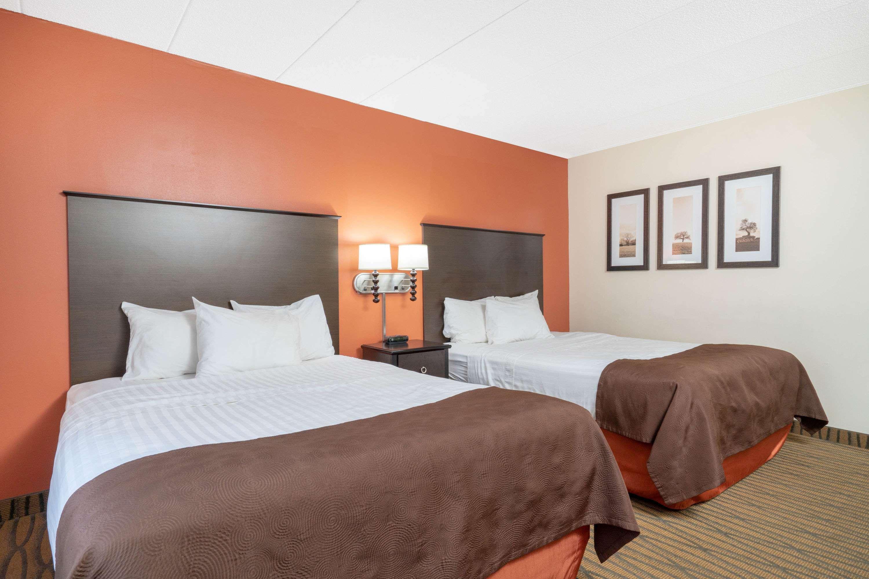 AmericInn by Wyndham Rogers Eksteriør billede