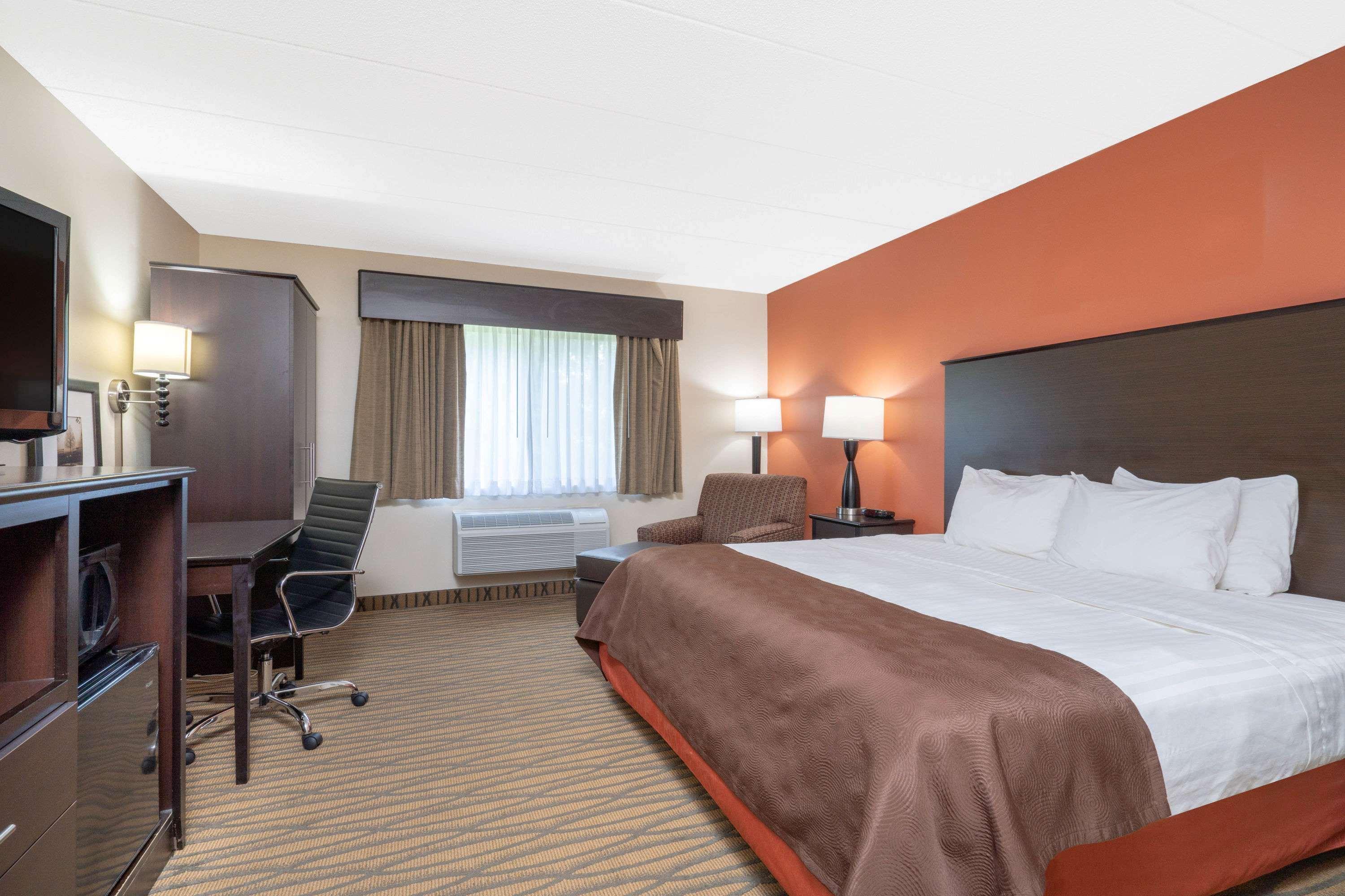 AmericInn by Wyndham Rogers Eksteriør billede