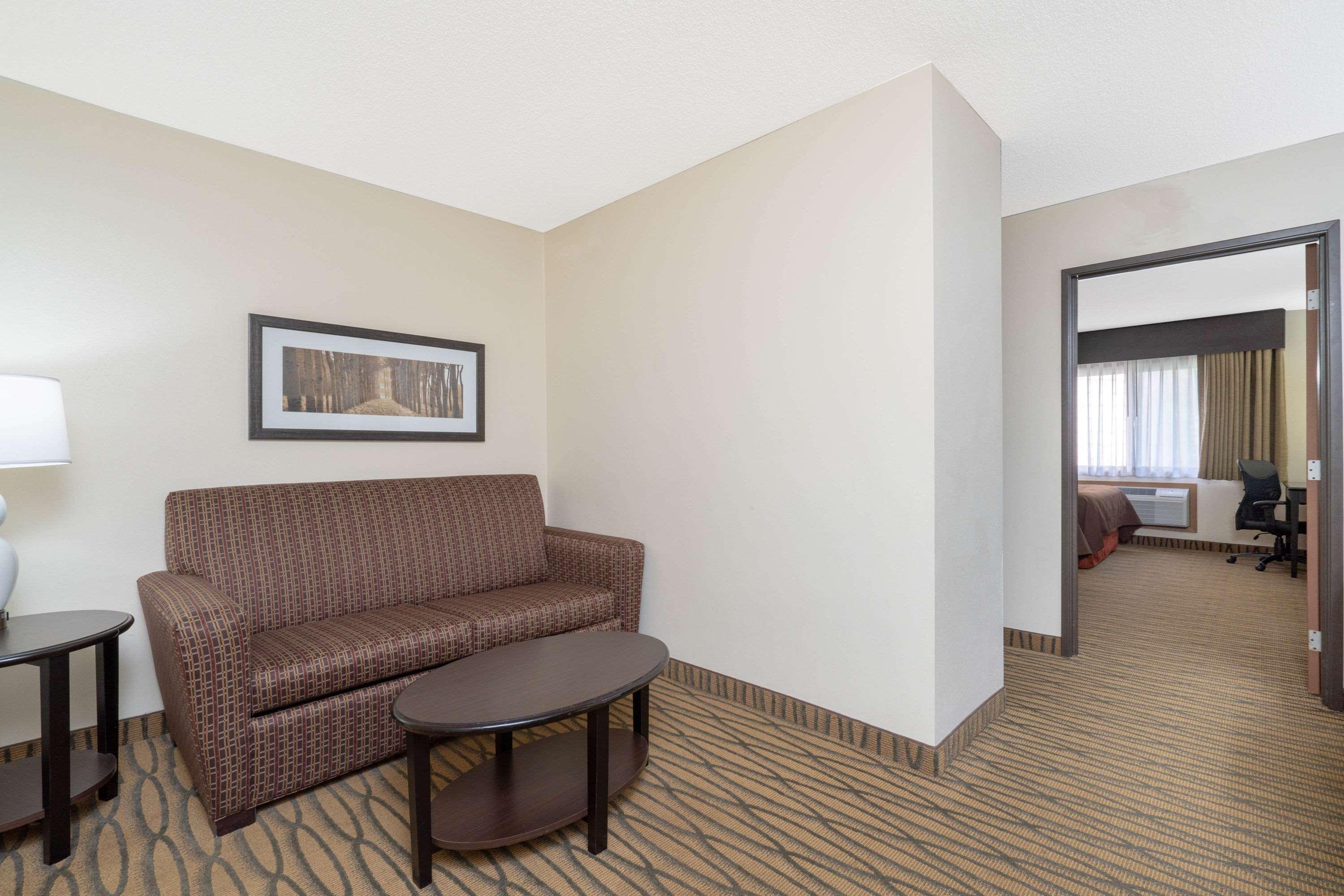 AmericInn by Wyndham Rogers Eksteriør billede