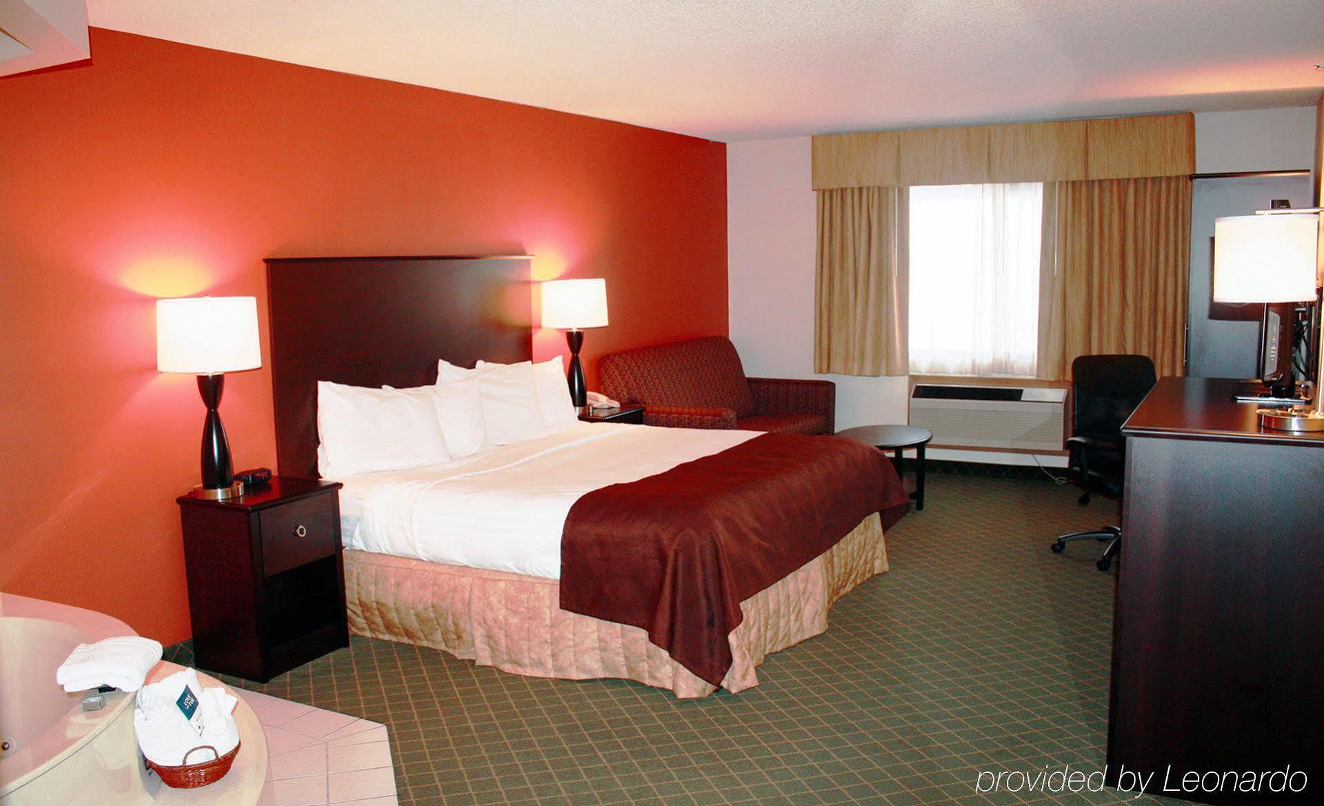 AmericInn by Wyndham Rogers Eksteriør billede