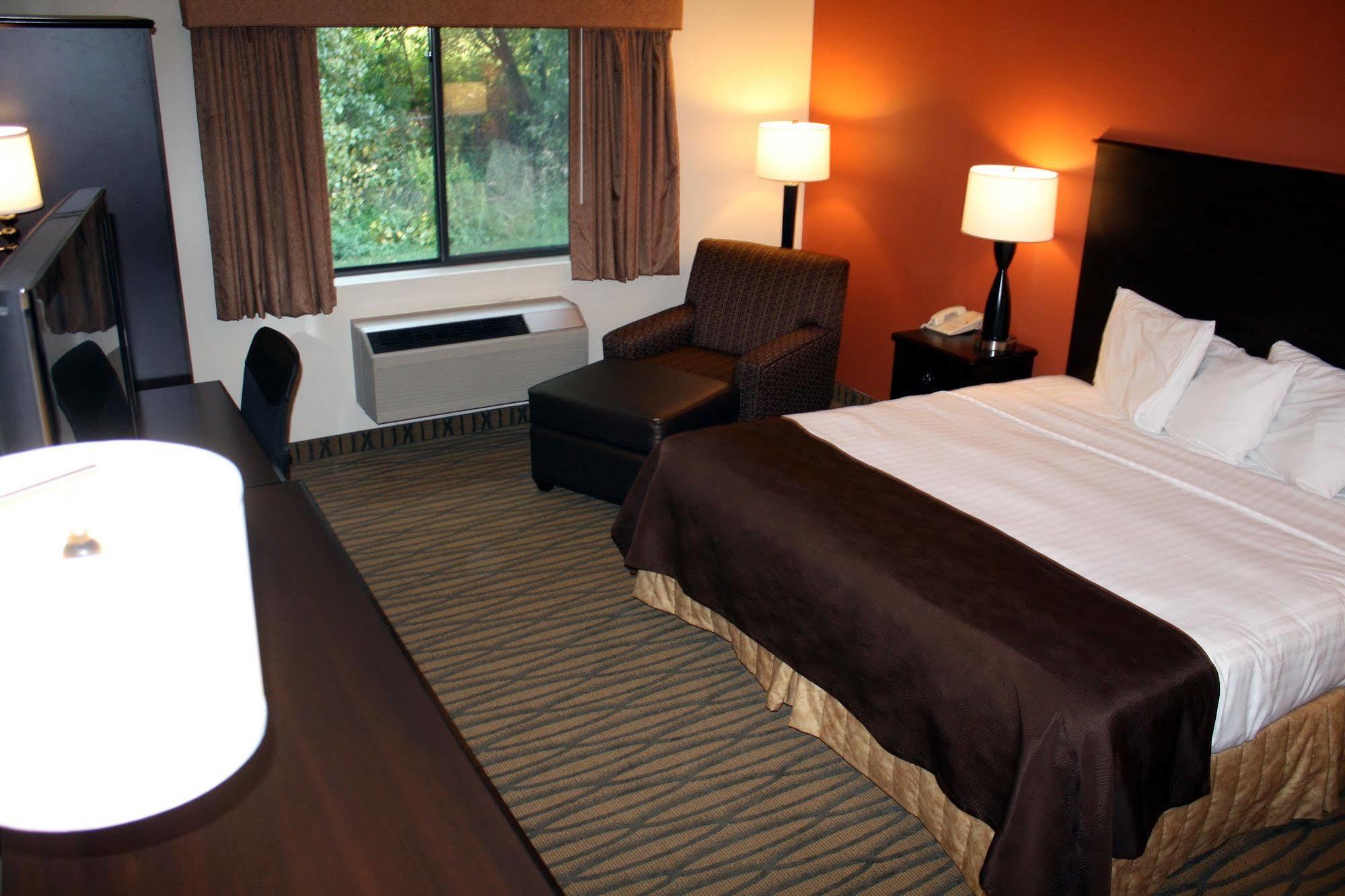 AmericInn by Wyndham Rogers Eksteriør billede