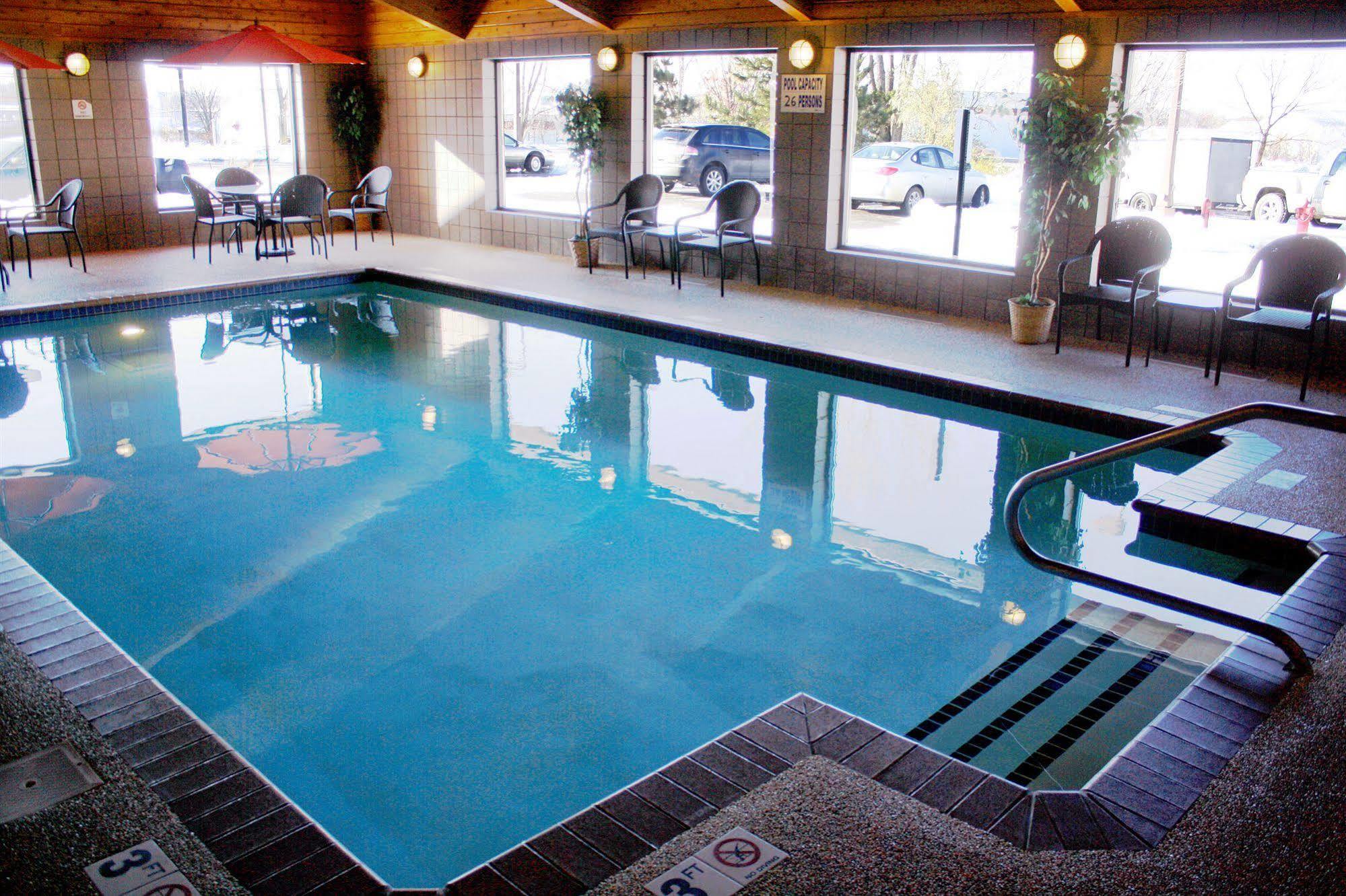 AmericInn by Wyndham Rogers Eksteriør billede